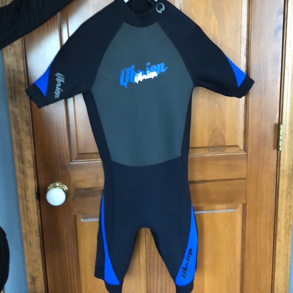 Men’s small wetsuit